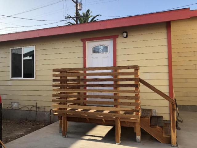 2 bedroom, Los Angeles CA 90044 104344956