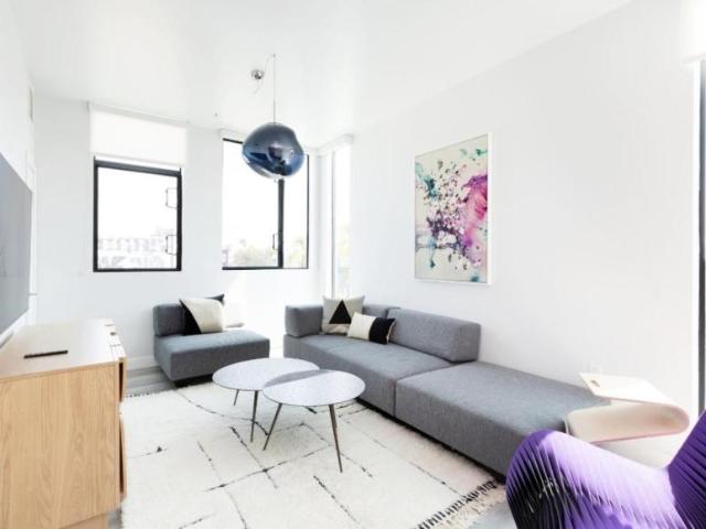 2 bedroom, Los Angeles CA 90046 LS105457408