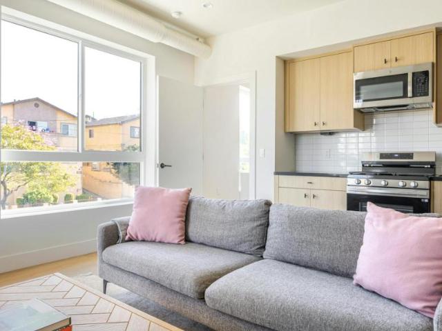 2 bedroom, Los Angeles Los Angeles 90004 105073076