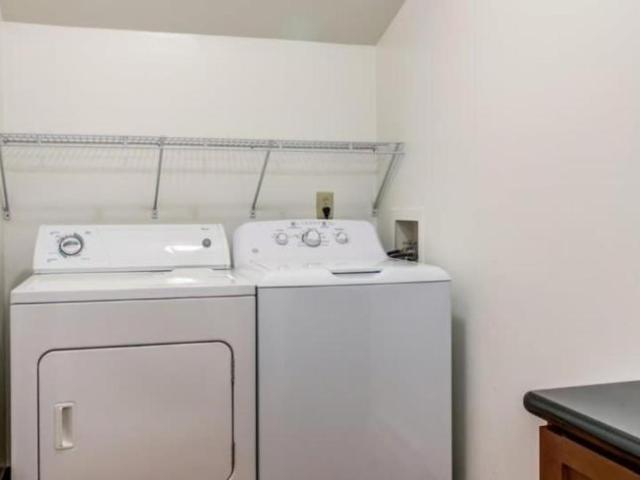 2 bedroom, Lake Oswego OR 97035 102304721