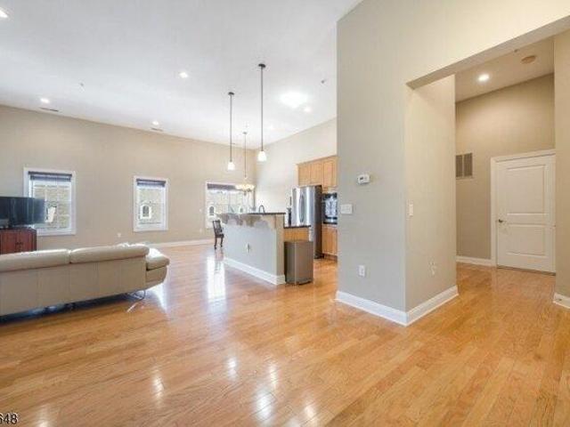 2 bedroom, Livingston NJ 07039 105678722