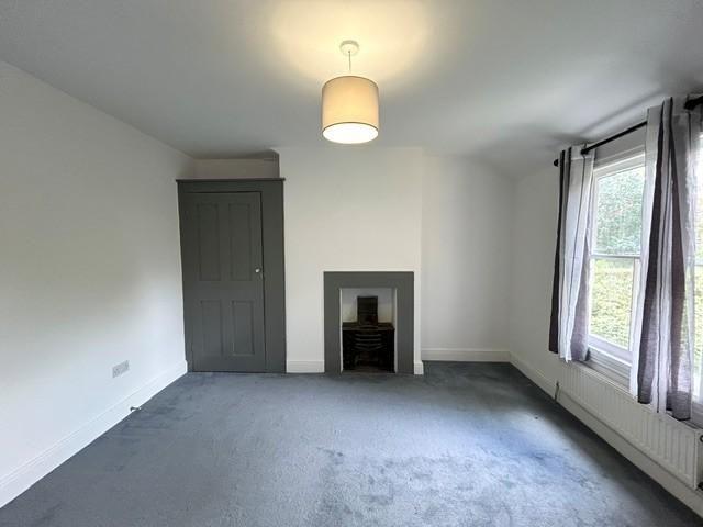 2 bedroom link detached house to rent