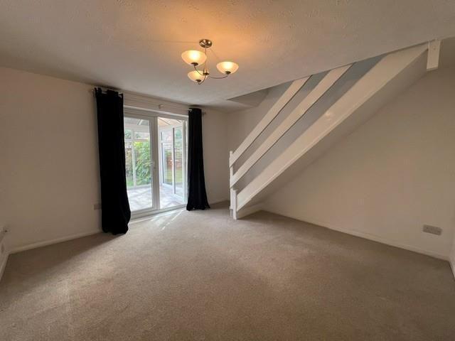 2 bedroom link detached house to rent