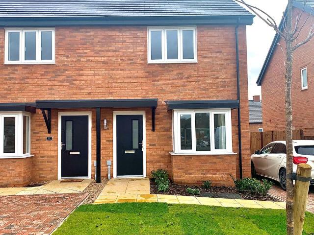 2 bedroom link detached house to rent