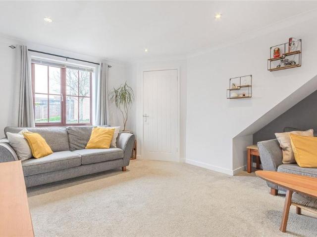 2 bedroom link detached house to rent