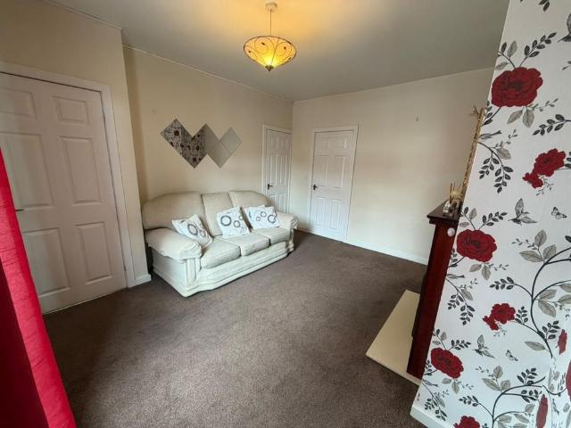 2 bedroom link detached house to rent