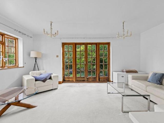 2 bedroom link detached house to rent