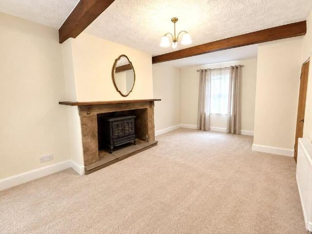 2 bedroom link detached house to rent