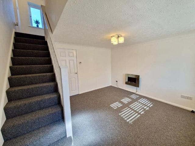 2 bedroom link detached house to rent