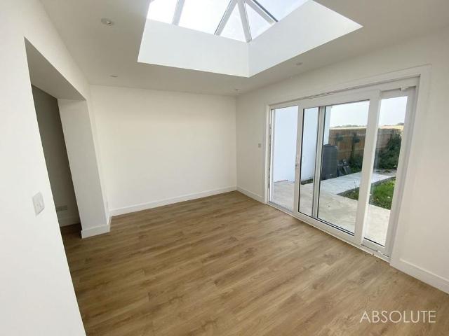 2 bedroom link detached house to rent