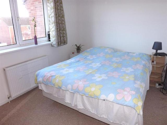 2 bedroom link detached house to rent