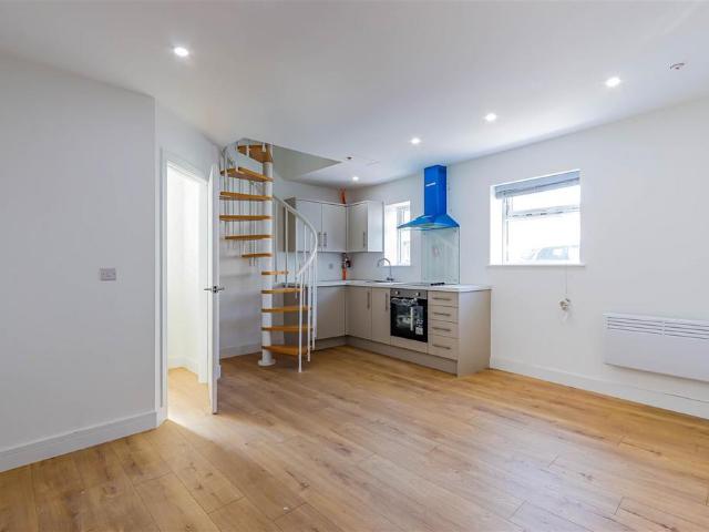 2 bedroom maisonette for sale