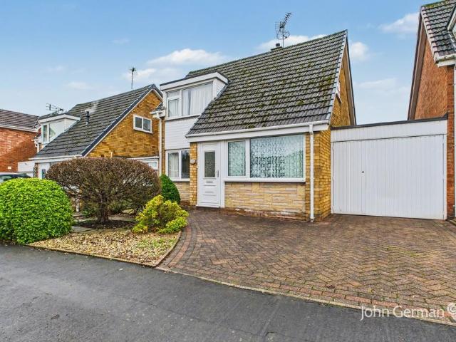 2 bedroom link detached house for sale