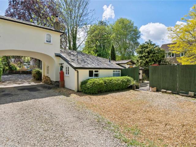 2 bedroom link detached house for sale