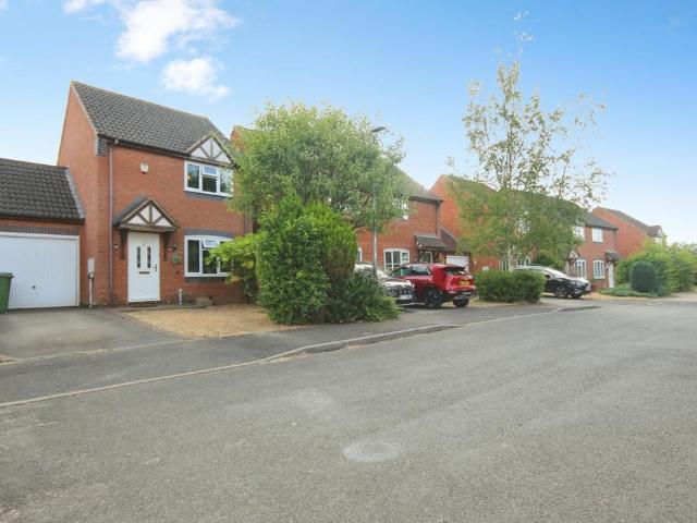 2 bedroom link detached house for sale