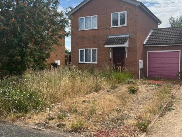 2 bedroom link detached house for sale