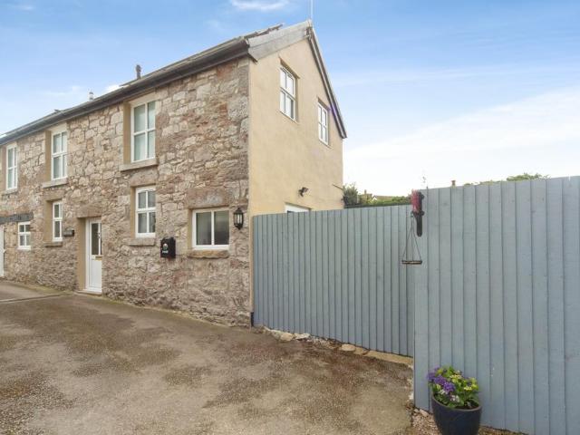2 bedroom link detached house for sale