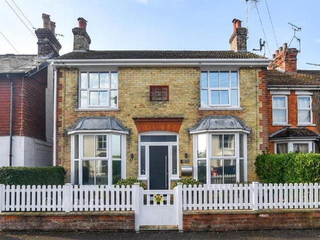2 bedroom link detached house for sale