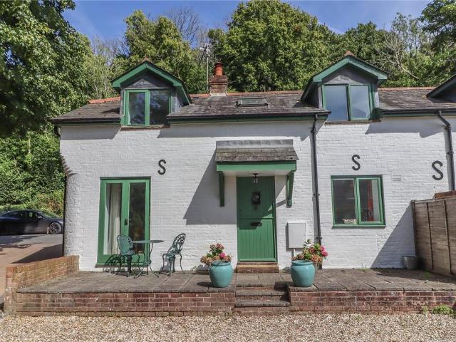 2 bedroom link detached house for sale