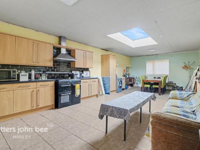 2 bedroom link detached house for sale