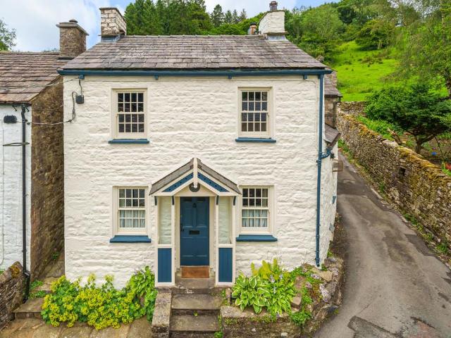 2 bedroom link detached house for sale