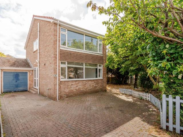 2 bedroom link detached house for sale