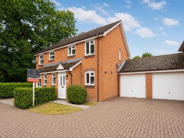 2 bedroom link detached house for sale