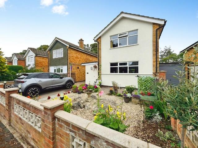 3 bedroom link detached house for sale