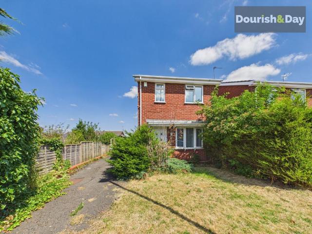 2 bedroom link detached house for sale