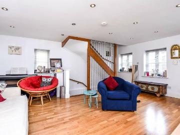 2 bedroom link detached house for sale
