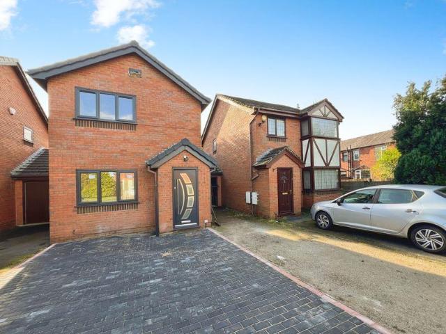 2 bedroom link detached house for sale