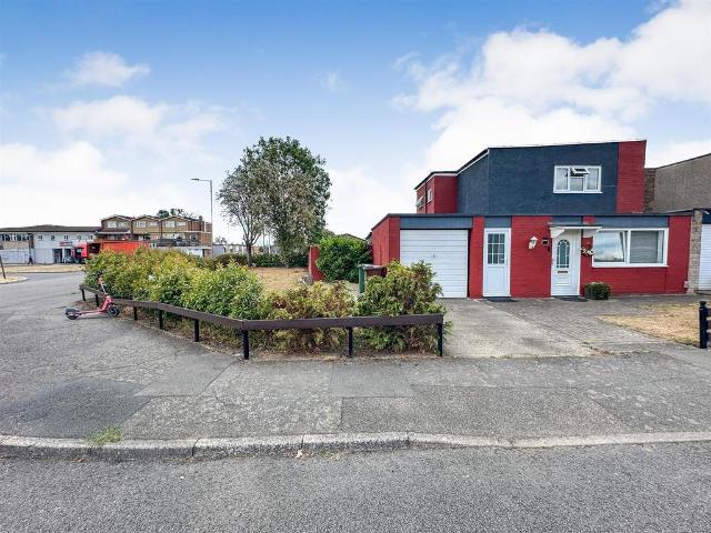 2 bedroom link detached house for sale