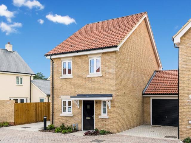 2 bedroom link detached house for sale