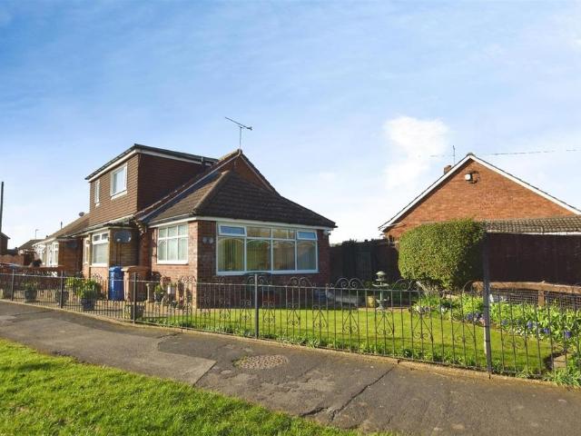 2 bedroom link detached house for sale