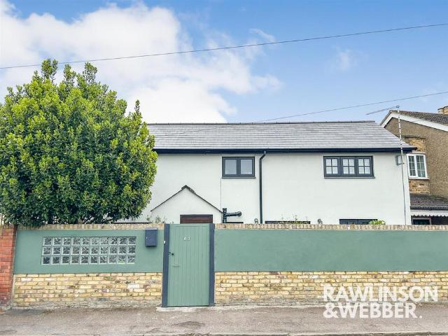 2 bedroom link detached house for sale