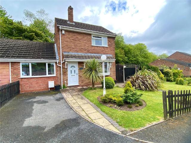 2 bedroom link detached house for sale