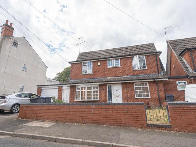 2 bedroom link detached house for sale