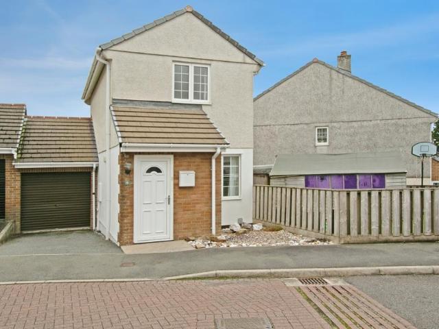 2 bedroom link detached house for sale