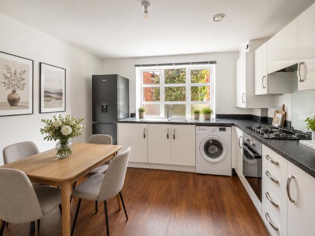 2 bedroom link detached house for sale