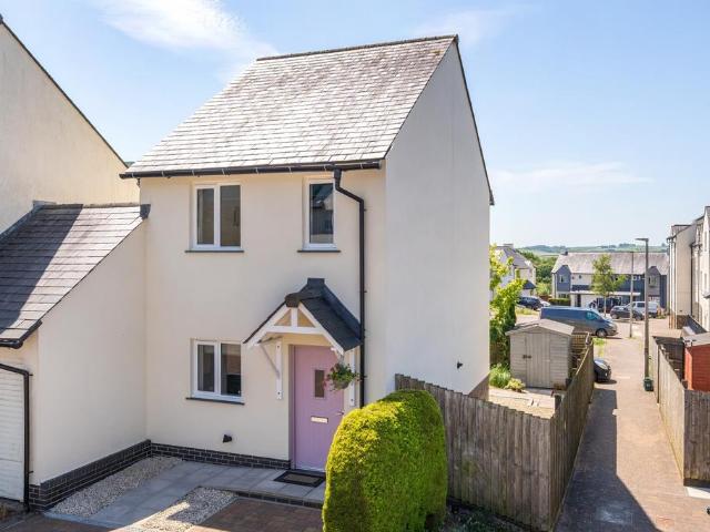 2 bedroom link detached house for sale