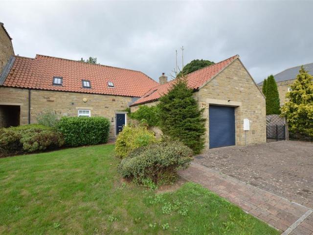 2 bedroom link detached house for sale