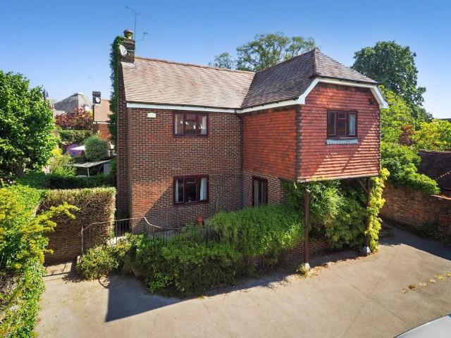 2 bedroom link detached house for sale