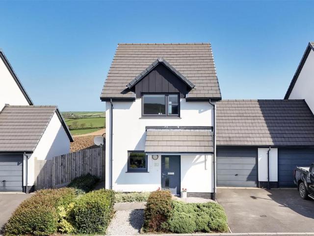 2 bedroom link detached house for sale