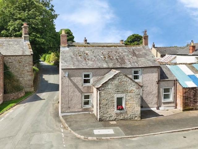 2 bedroom link detached house for sale