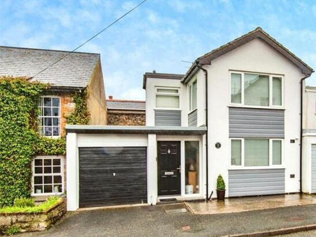 2 Bedroom Link Detached House For Sale In Tenby, Pembrokeshire