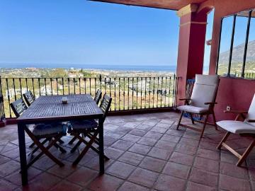 2 bedroom luxury Apartment for rent in Benahavís, Andalusia