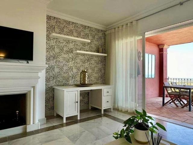 2 bedroom luxury Apartment for rent in Benahavís, Andalusia