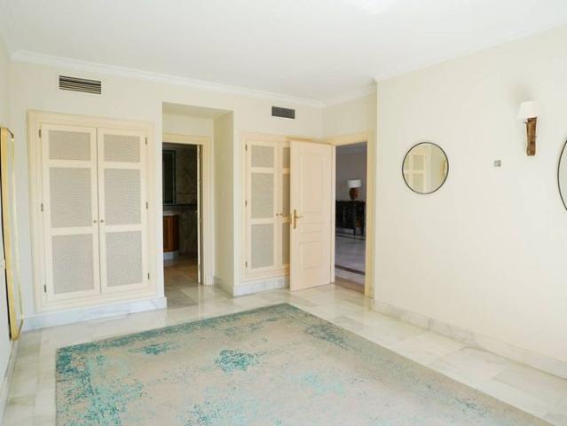 2 bedroom luxury Apartment for rent in Benahavís, Andalusia