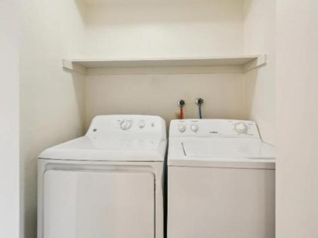 2 bedroom, m OR 97302 105165403