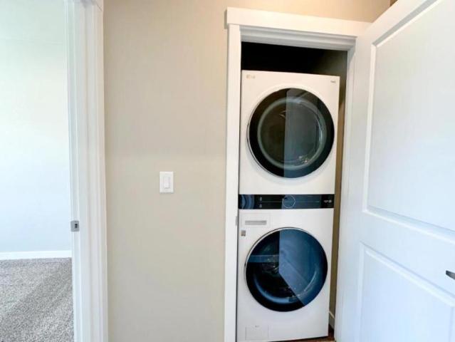 2 bedroom, m OR 97305 104839005